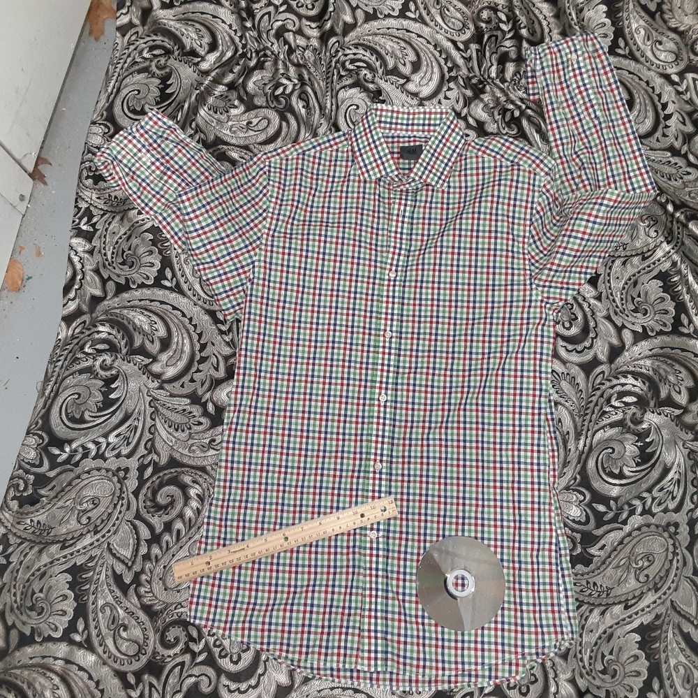 new H&M medium mens green shirt